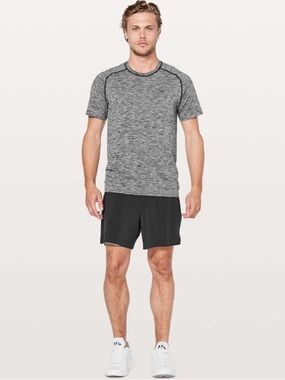 Lululemon Surge Short *6" in black, Sz M